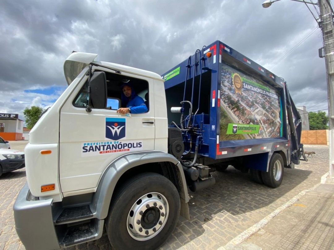 Santanópolis adquire Caminhão compactador de lixo